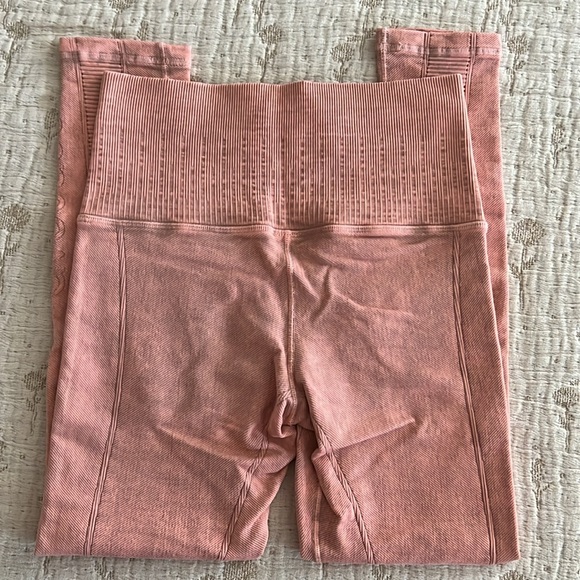 Peachy Avocado leggings - Picture 3 of 4